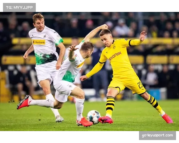 门兴格拉德巴赫阵型灵活切换 四三三与四二三一阵型交替使用